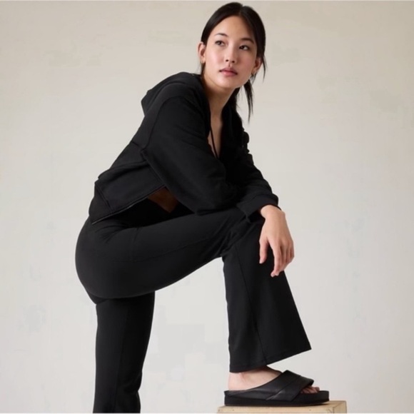 Athleta Salutation Stash Flare Pants Black High Rise New Yoga Gym Plus Size EUC - Picture 5 of 16